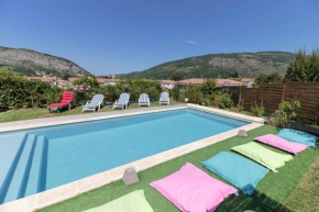 Villa de 4 chambres avec vue sur la ville piscine privee et jacuzzi a Foix